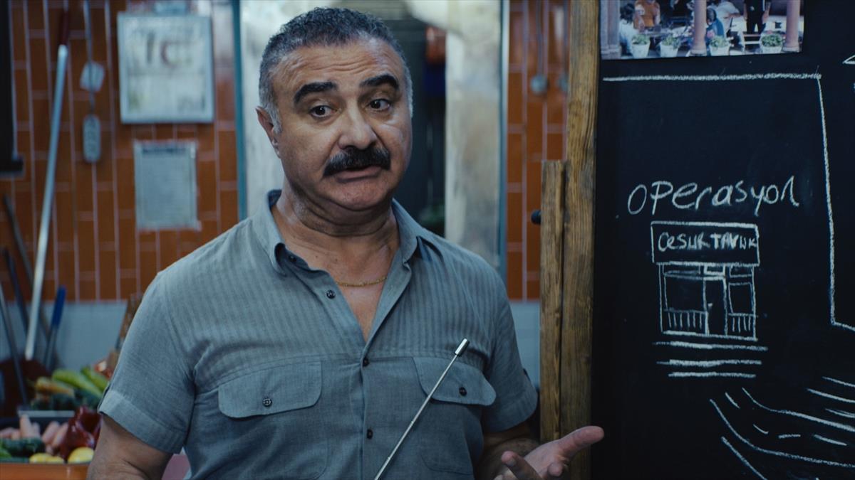 KİM BU AİLE FİLMİNİN KONUSU NEDİR KİM BU AİLE FİLMİNİN KONUSU NEDİR