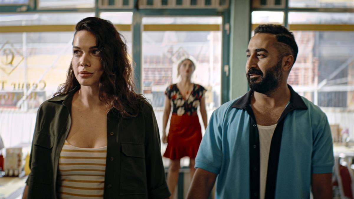 KİM BU AİLE FİLMİ OYUNCULARI KİM BU AİLE FİLMİ OYUNCULARI