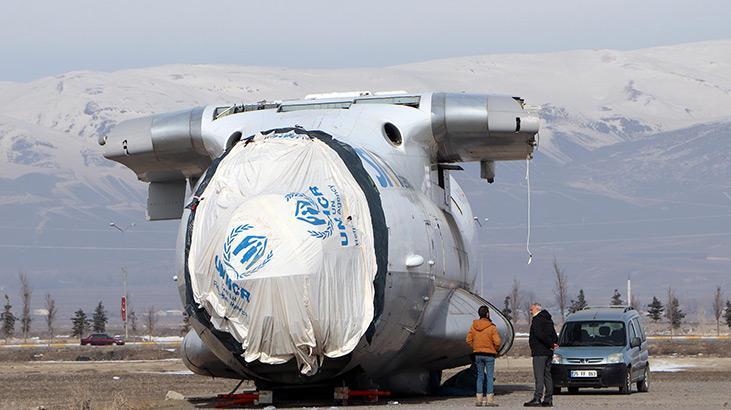 UÇAK PARÇALANDI UÇAK PARÇALANDI