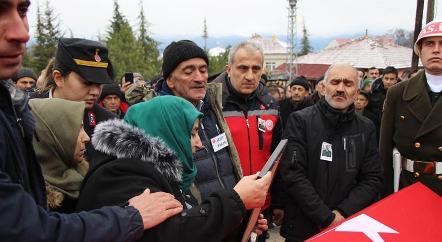 Şehit babası yürekleri bir kez daha yaktı Evladıyla böyle vedalaştı