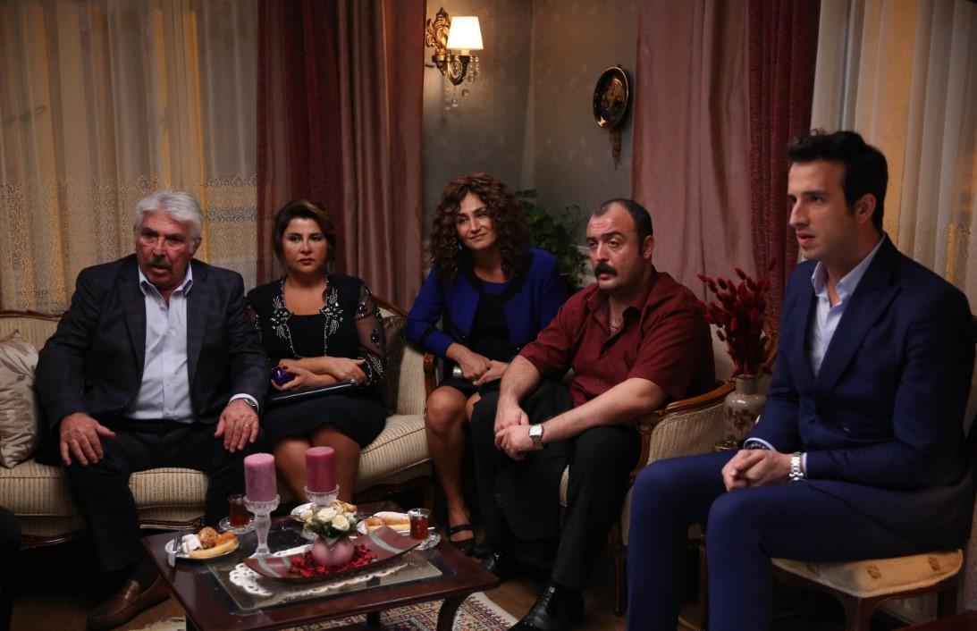 AİLE ARASINDA OYUNCULARI VE KARAKTERLERİ