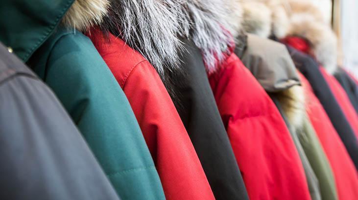 Bulaşık süngeriyle tüylenen montlara son Kuru temizlemeciler bile bu yöntemi kullanıyor