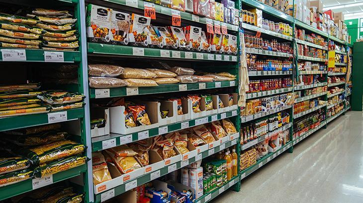 Dışarıdan yemek yavaş yavaş bitiriyor Servis kaplarının içinden bakın ne çıktı