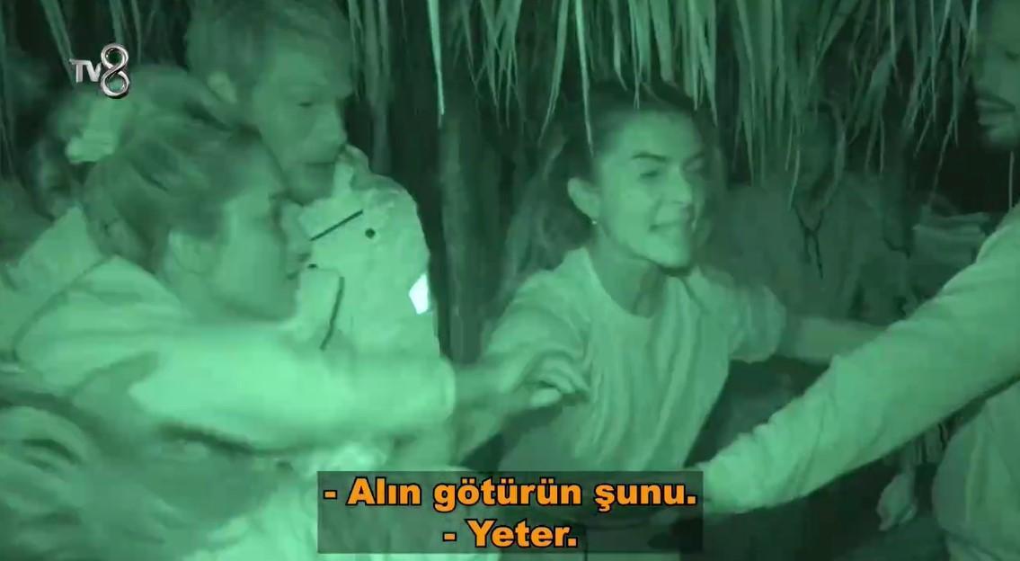 SURVİVOR PINAR KİMDİR, DİSKALİFİYE OLACAK MI Acil Durum Konseyinde nasıl bir karar çıkacak Sema ve Pınar adada birbirine girdi