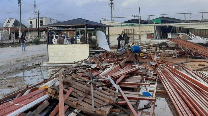 Antalyada hortum her yeri dağıttı Zarar büyük