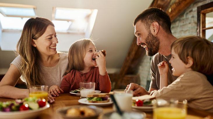 Ailece sofraya oturmanın çocuklar üzerindeki etkisi Beyin gelişimini destekliyor