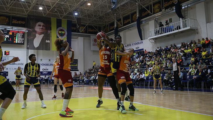 Fenerbahçe Alagöz Holding - Galatasaray Çağdaş Faktoring maçından kareler
