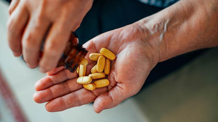 Vitamin takviyeleri ölüme bile götürüyor İlk belirtileri bulantı, kusma ve ishal