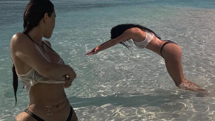 Kim Kardashian'ın tatil pozu sosyal medyanın diline düştü! 'Neden diz boyundaki suya dalıyor?'
