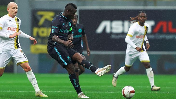 İstanbulspor - Adana Demirspor maçından kareler