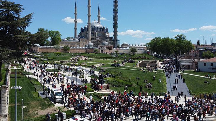 Edirnede Kakava-Hıdrellez coşkusu Binlerce kişi akın etti