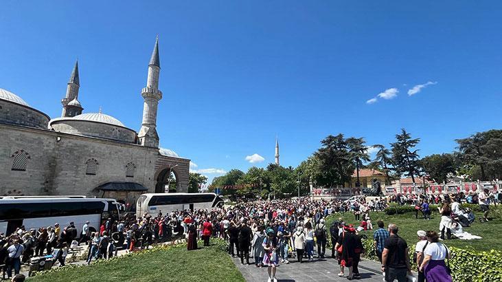 Edirnede Kakava-Hıdrellez coşkusu Binlerce kişi akın etti