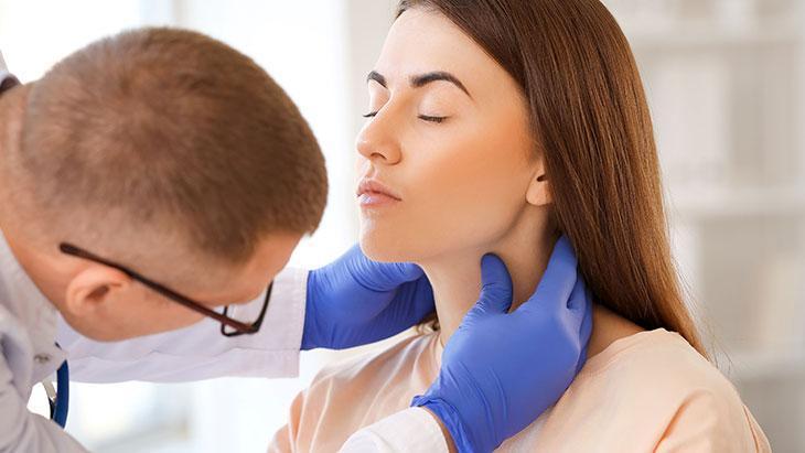 “BOYNUNDA KİTLE FARK EDEN HERKES MUTLAKA BİR HEKİME BAŞVURMALI”