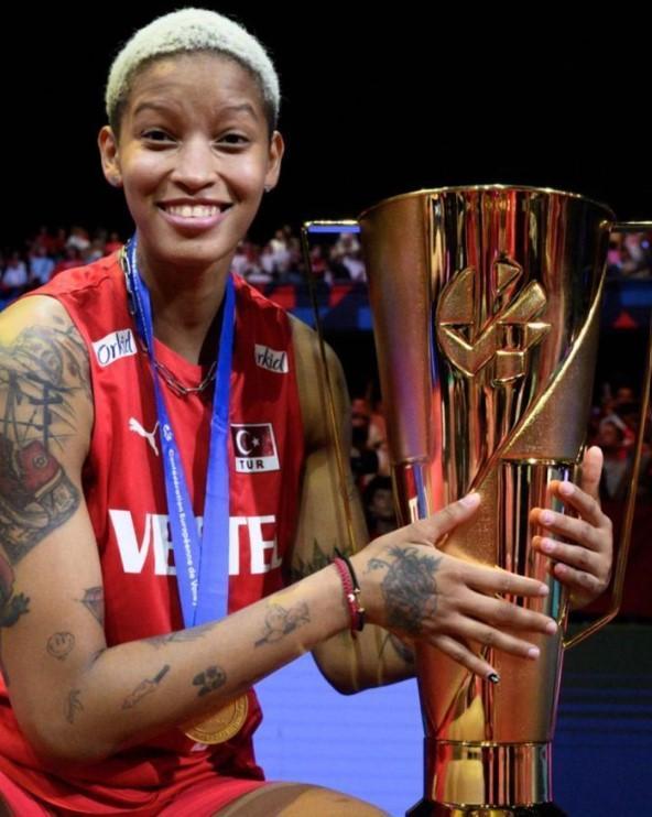 MELİSSA VARGAS KİMDİR, kaç yaşında, nereli ve evli mi Filenin Sultanlarının yıldızı Melissa Vargas boyu kaç, hangi takımda oynuyor