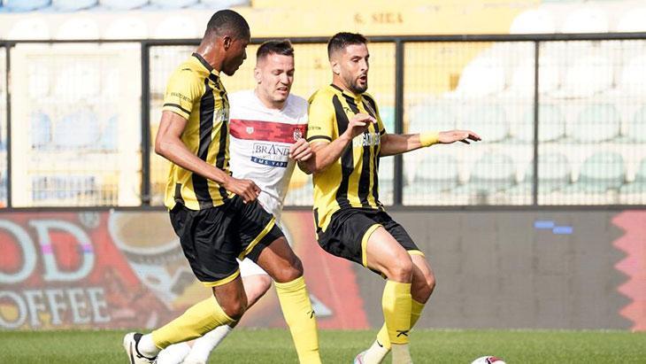İstanbulspor - Sivasspor maçından kareler