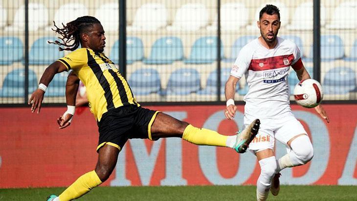 İstanbulspor - Sivasspor maçından kareler