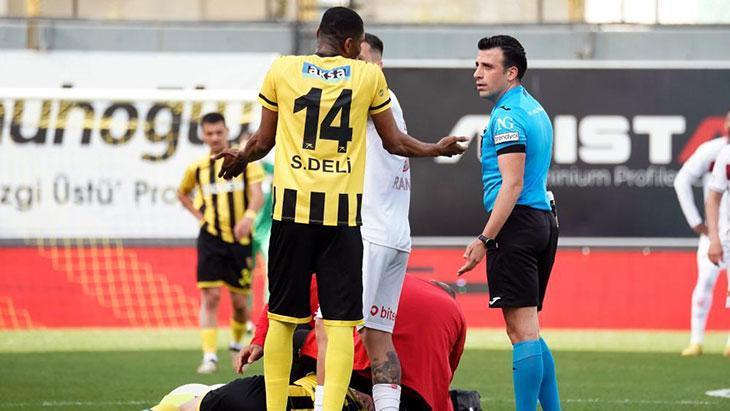 İstanbulspor - Sivasspor maçından kareler