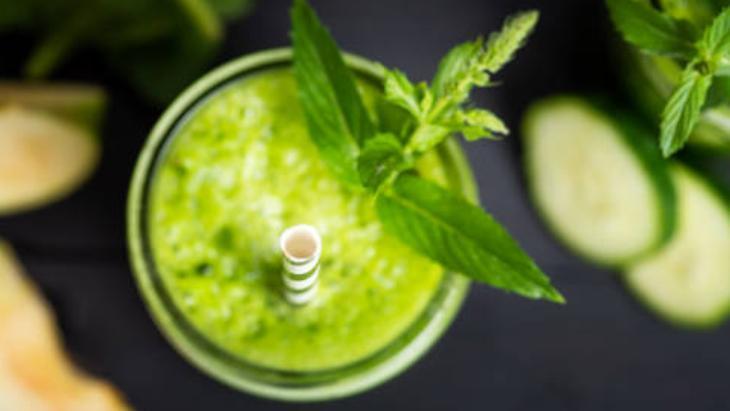 MAYDANOZ, LİMON VE SU MAYDANOZ, LİMON VE SU