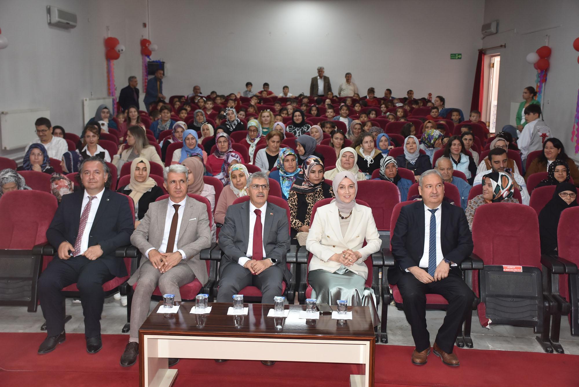 Niğde'de okuma yazma kursu sertifika töreni