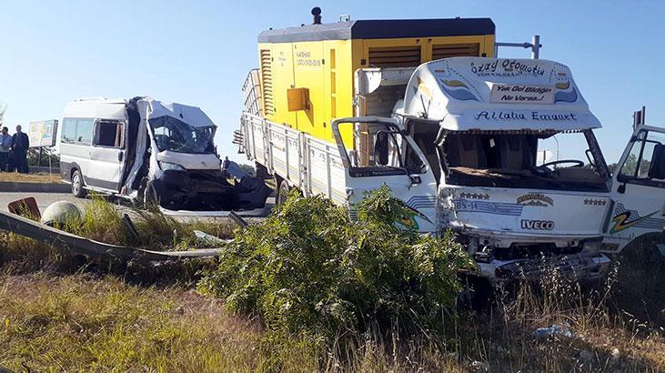 Tekirdağ'da kamyonet, iki işçi servisine çarptı! Yaralılar var! 18 kişi yaralandı