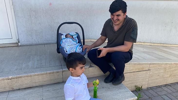 3  HAFTALIK BEBEK ANNESİNİ BEKLEDİ