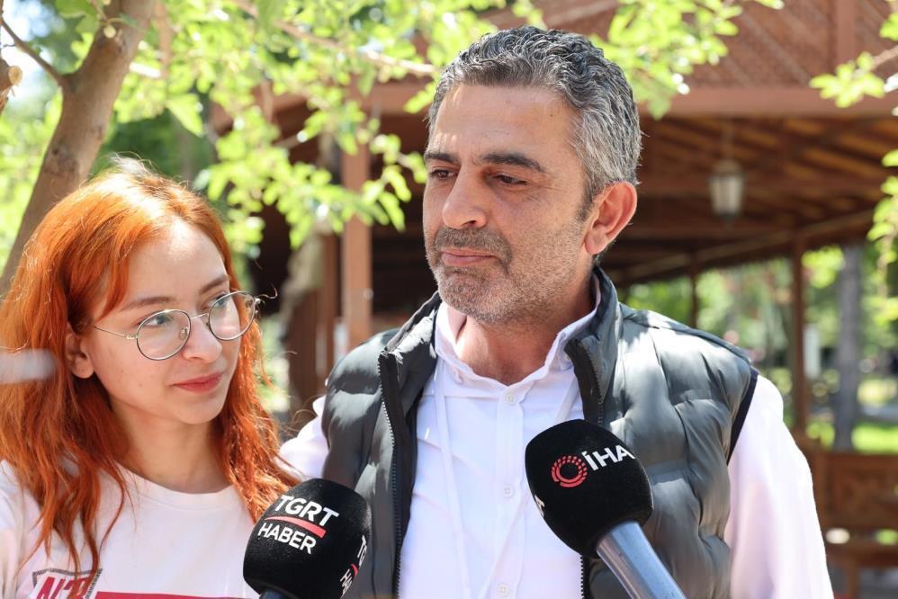 KİMLİĞİNİ ARKDAŞINDA UNUTTU