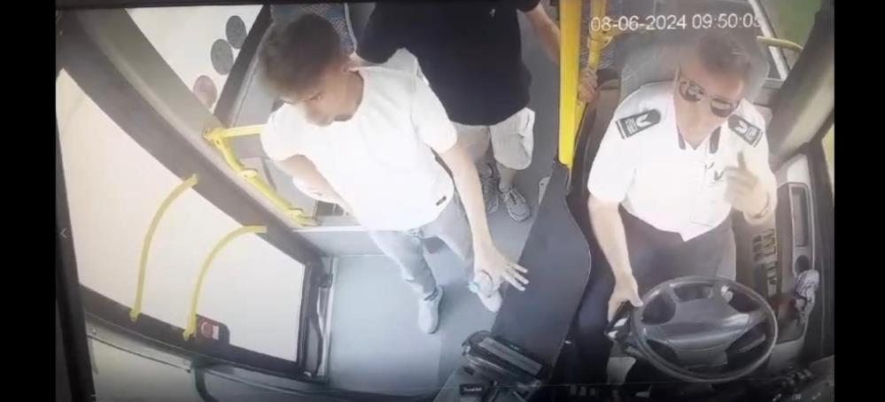 GEÇ KALAN ÖĞRENCİ İÇİN OTOBÜS GÜZARGAHINI DEĞİŞTİRDİ