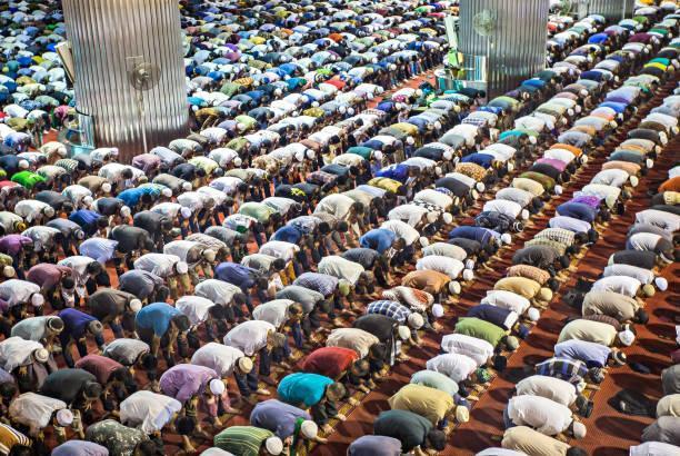 BAYRAM NAMAZI NASIL KILINIR, HANGİ DUALAR OKUNUR