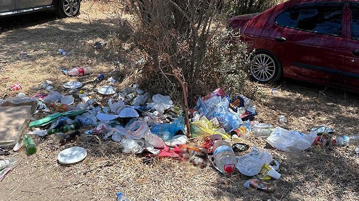 Yer: Bodrum Tatilcilerden geriye çöpleri kaldı Yer: Bodrum Tatilcilerden geriye çöpleri kaldı