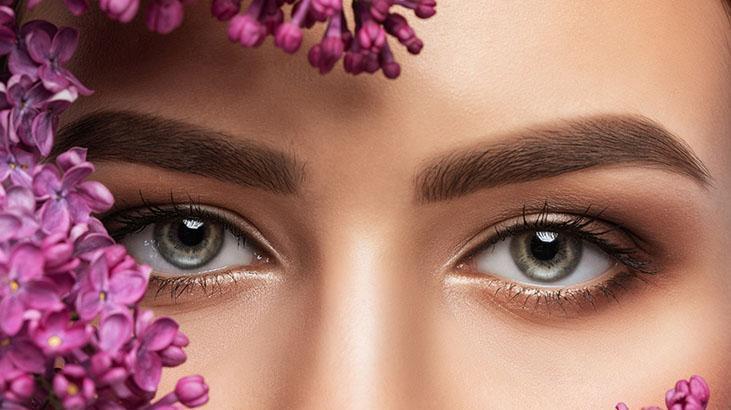 Düşük göz kapaklarını bile badem gibi yapıyor Bu makyaj tekniğiyle estetiğe gerek yok