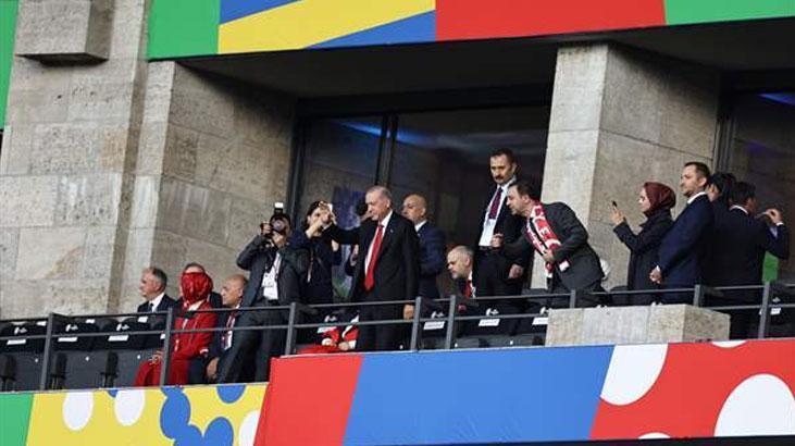 Cumhurbaşkanı Erdoğan, Berlin Olimpiyat Stadına geldi ve millileri yalnız bırakmadı