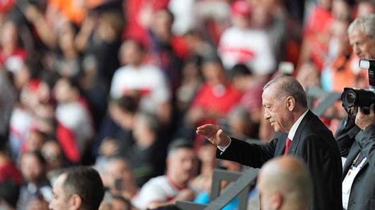 Cumhurbaşkanı Erdoğan, Berlin Olimpiyat Stadına geldi ve millileri yalnız bırakmadı