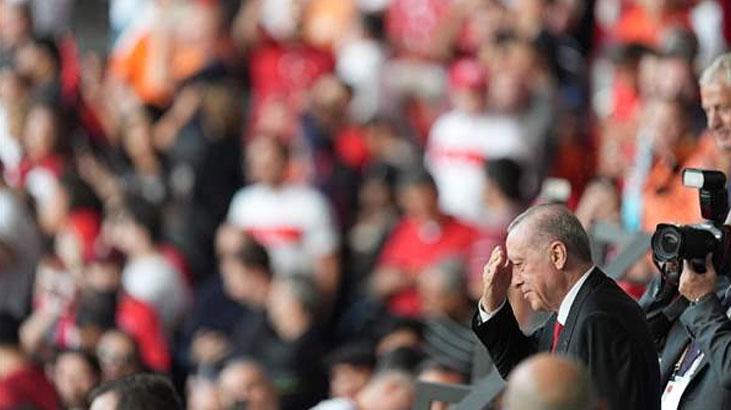 Cumhurbaşkanı Erdoğan, Berlin Olimpiyat Stadına geldi ve millileri yalnız bırakmadı