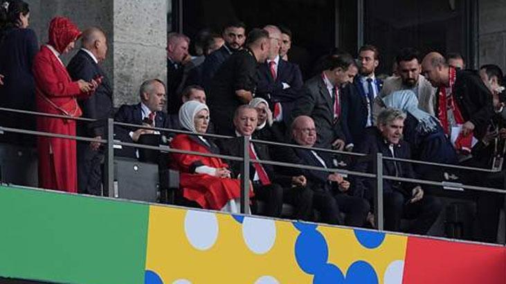 Cumhurbaşkanı Erdoğan, Berlin Olimpiyat Stadına geldi ve millileri yalnız bırakmadı