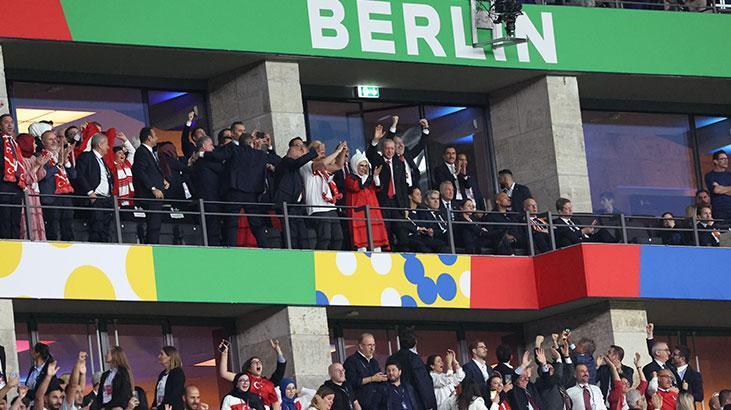 Cumhurbaşkanı Erdoğan, Berlin Olimpiyat Stadına geldi ve millileri yalnız bırakmadı