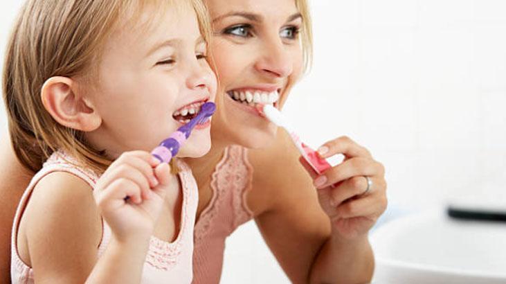 Dişleri fırçalamak