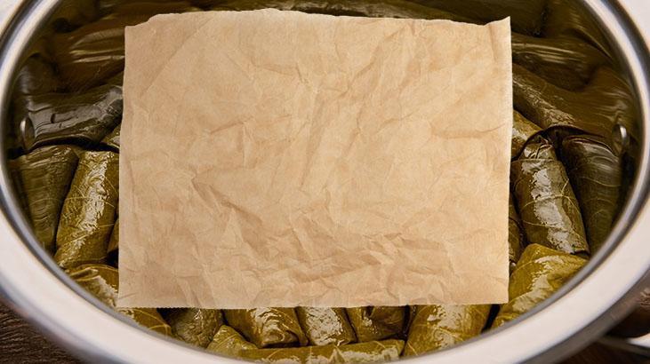 Sarmayı pişirirken tabak yerine bunu koyun Hiç dağılmıyor, lezzeti katlandıkça katlanıyor