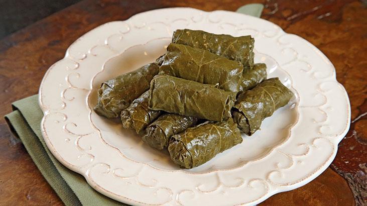 Sarmayı pişirirken tabak yerine bunu koyun Hiç dağılmıyor, lezzeti katlandıkça katlanıyor