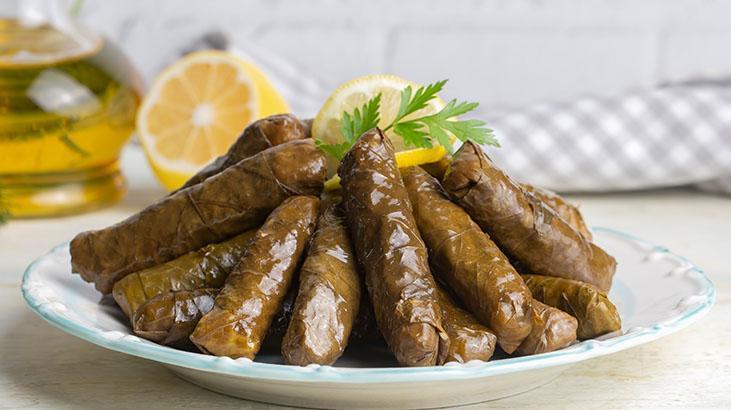 Sarmayı pişirirken tabak yerine bunu koyun Hiç dağılmıyor, lezzeti katlandıkça katlanıyor