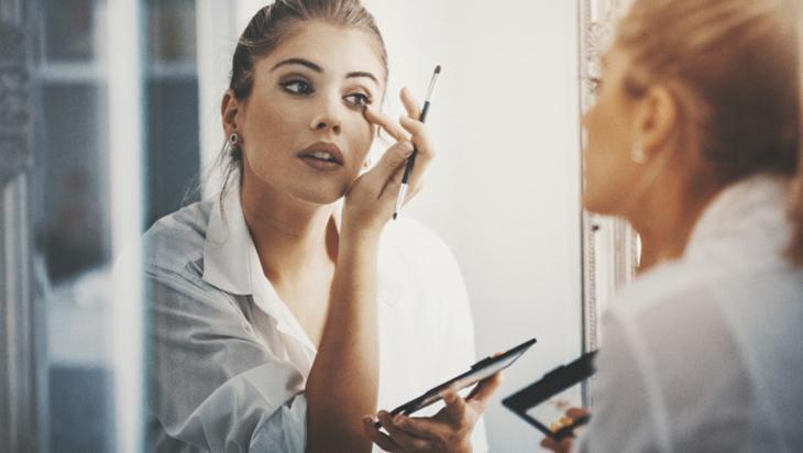 Kirpik kıvırıcısını yanlış kullanıyormuşuz Ters çevirerek kullanın, yoğunluk katıyor