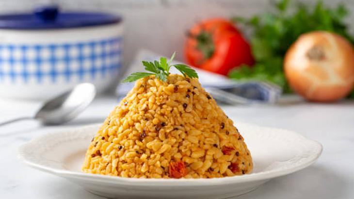 Usta aşçı püf noktasını verdi Bu baharat bulgur pilavına lezzet katıyor Usta aşçı püf noktasını verdi Bu baharat bulgur pilavına lezzet katıyor