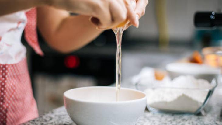 CİLDİ NEMLENDİREN YUMURTA MASKESİ İÇİN GEREKENLER