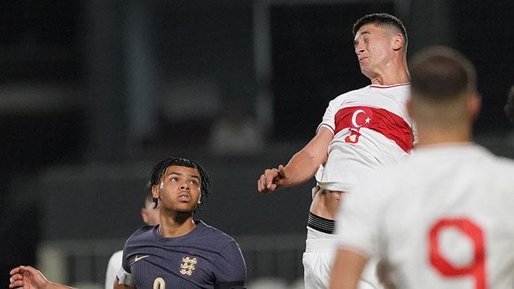 Türkiye - İngiltere maçından kareler