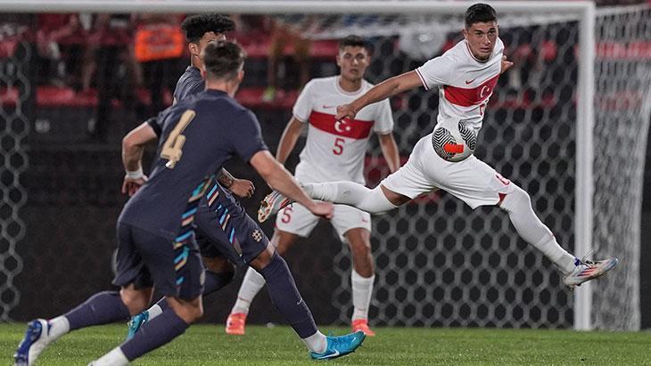 Türkiye - İngiltere maçından kareler