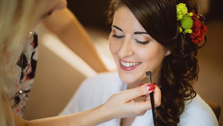 Makyajı 1 dakikada kalıp gibi çıkarıyor Tek hamlede yüzü tertemiz yapan yöntem