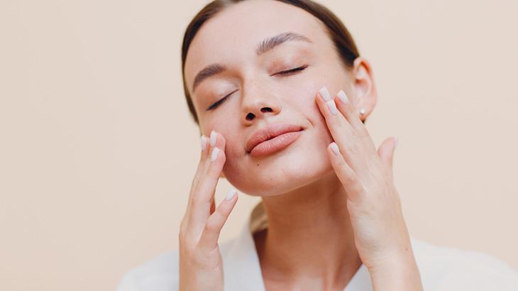 Evde kolayca uygulayabileceğiniz doğal güzellik maskeleri: Cildi arındırıyor ve parlaklık veriyor