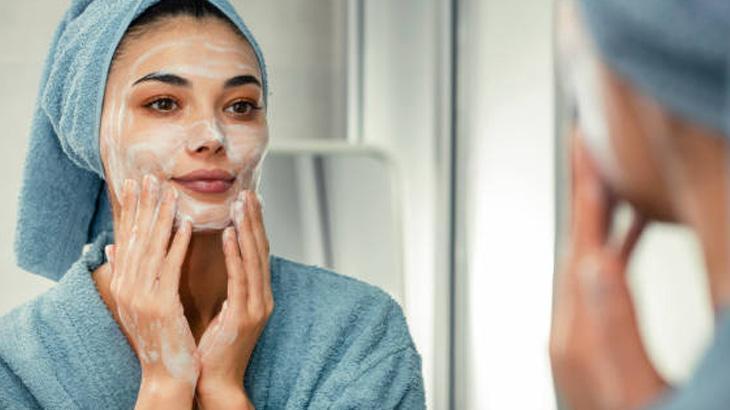 YUMURTA AKI VE LİMON MASKESİ