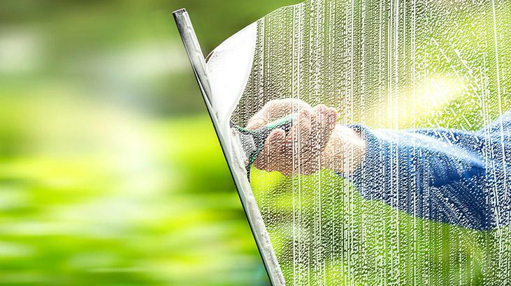 Yağmur, çamur demeyen Kadir Ezildi tüyosu Kovaya dökün, camlar ayna gibi oluyor