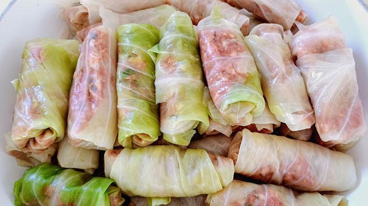 Lahana dolmasını böyle sarın, dağılma derdi kalmayacak Lezzetine doyulmuyor