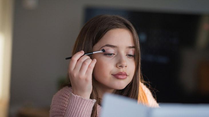 Kalem çekerken, rimel sürerken şıpır şıpır akan gözlere son Ilık su tüm sorunu çözüyor Kalem çekerken, rimel sürerken şıpır şıpır akan gözlere son Ilık su tüm sorunu çözüyor